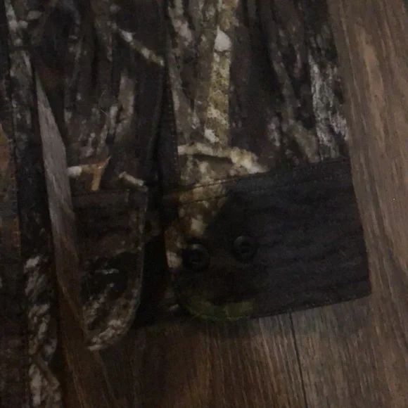 Cabela's Brown and Green Casual Button Down Shirt - Picture 4 of 8